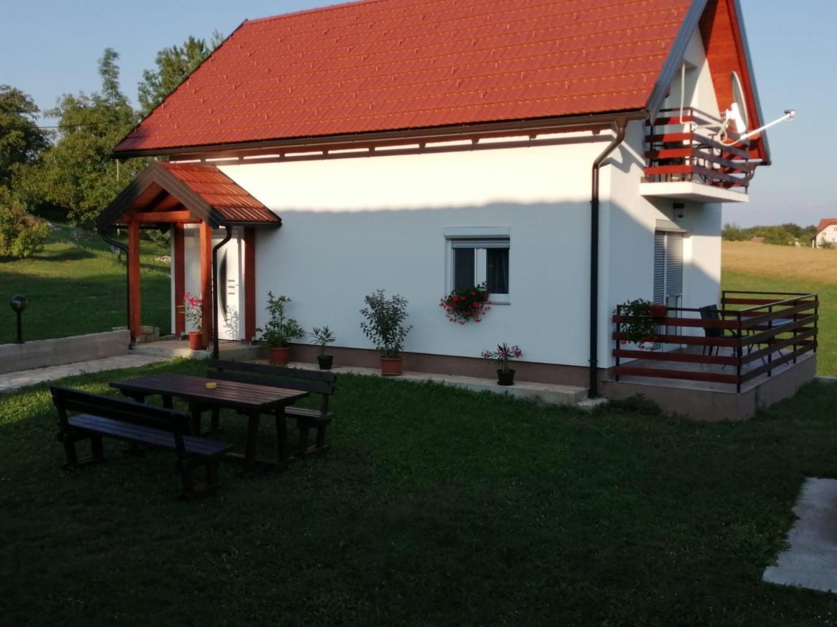 Apartments And Rooms Krizmanic Smoljanac Ruang foto