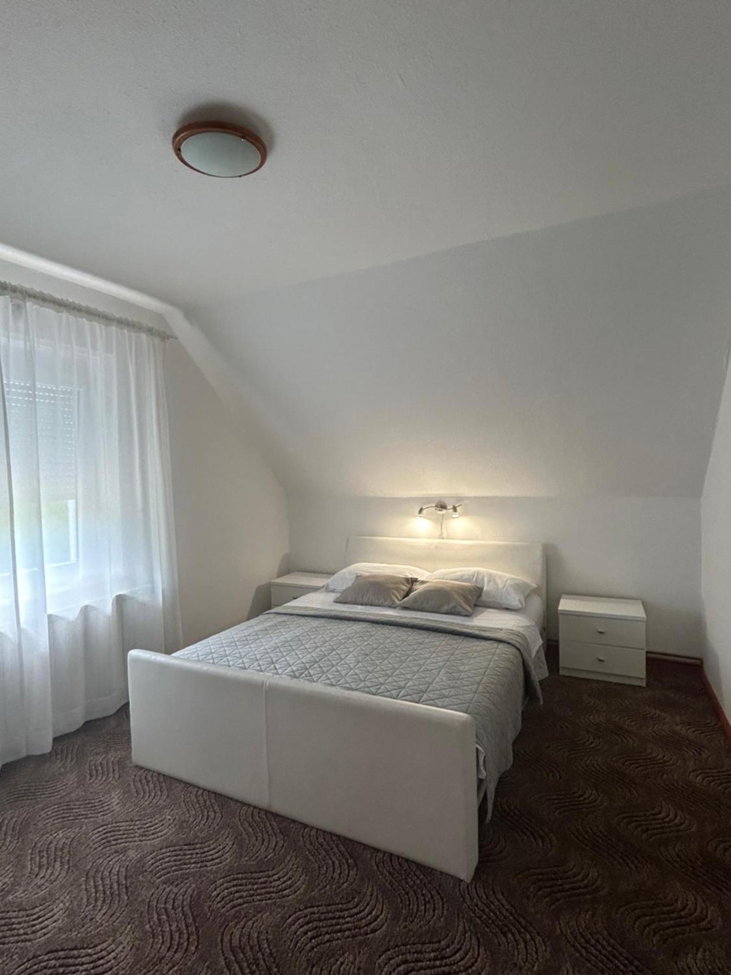 Apartments And Rooms Krizmanic Smoljanac Bagian luar foto