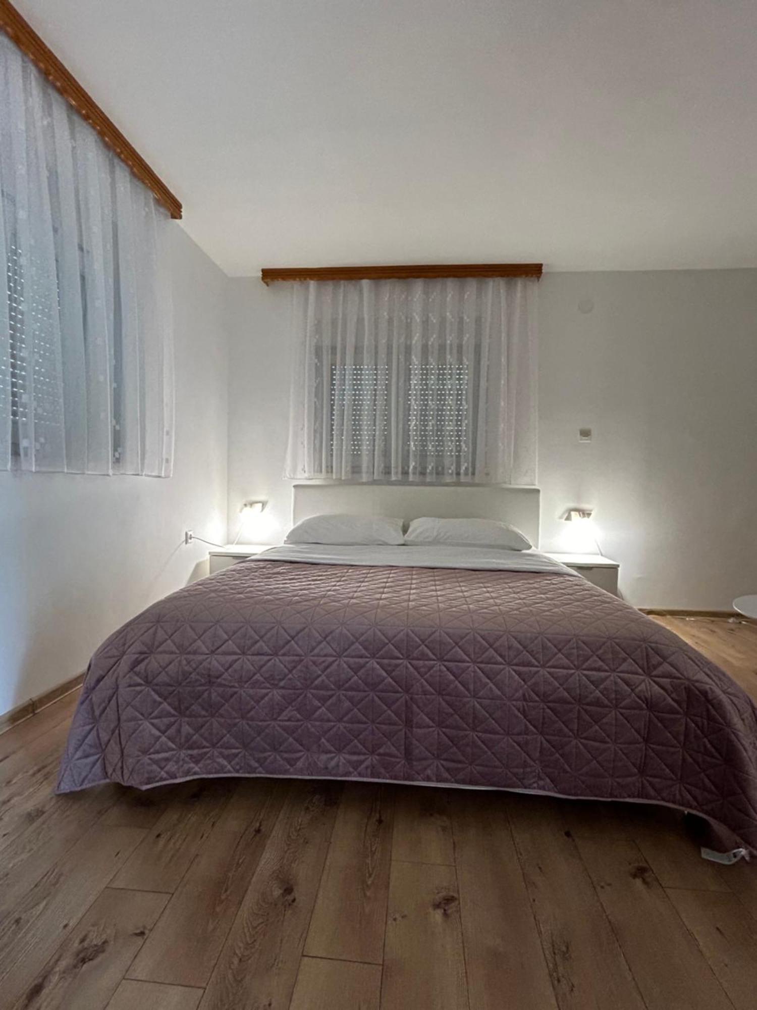 Apartments And Rooms Krizmanic Smoljanac Bagian luar foto