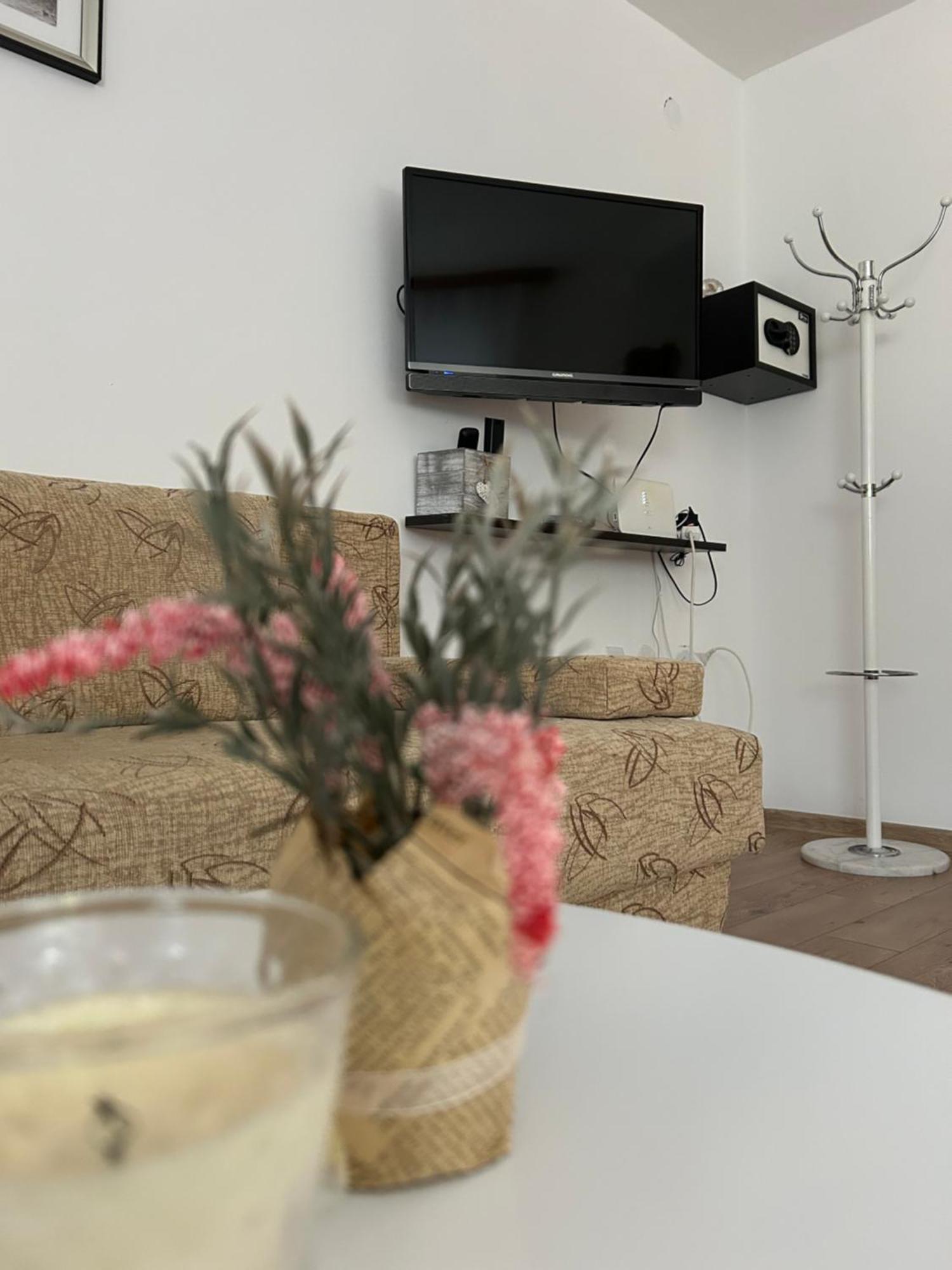 Apartments And Rooms Krizmanic Smoljanac Bagian luar foto