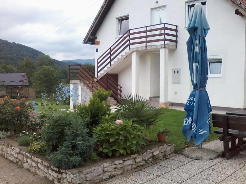 Apartments And Rooms Krizmanic Smoljanac Bagian luar foto