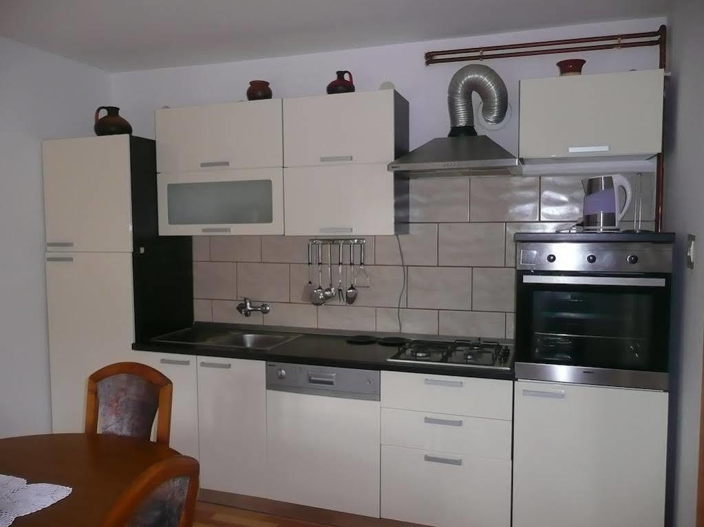 Apartments And Rooms Krizmanic Smoljanac Bagian luar foto