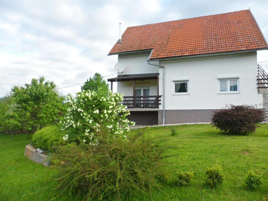 Apartments And Rooms Krizmanic Smoljanac Bagian luar foto